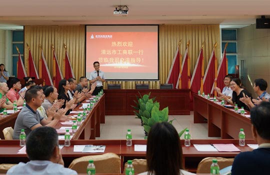 清遠(yuǎn)市工商聯(lián)代表一行來(lái)到新明珠陶瓷集團(tuán)總部參觀交流